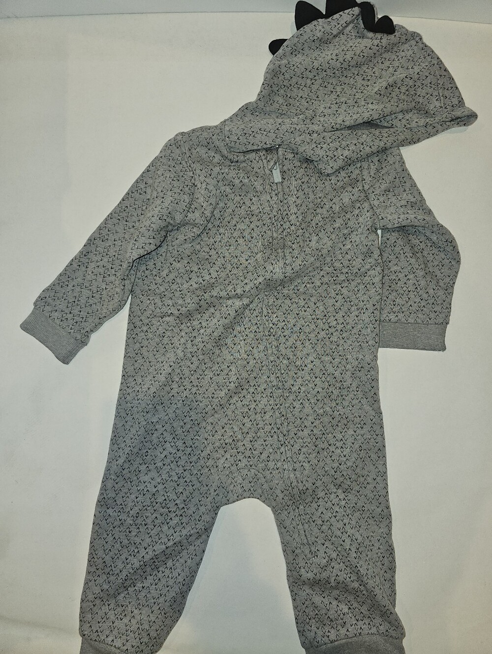 EUC | 18–24M | Old Navy | Gray Dinosaur Hooded Fleece Romper